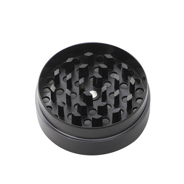 Grinding chamber with sharp diamond-shaped teeth and a magnet in the middle